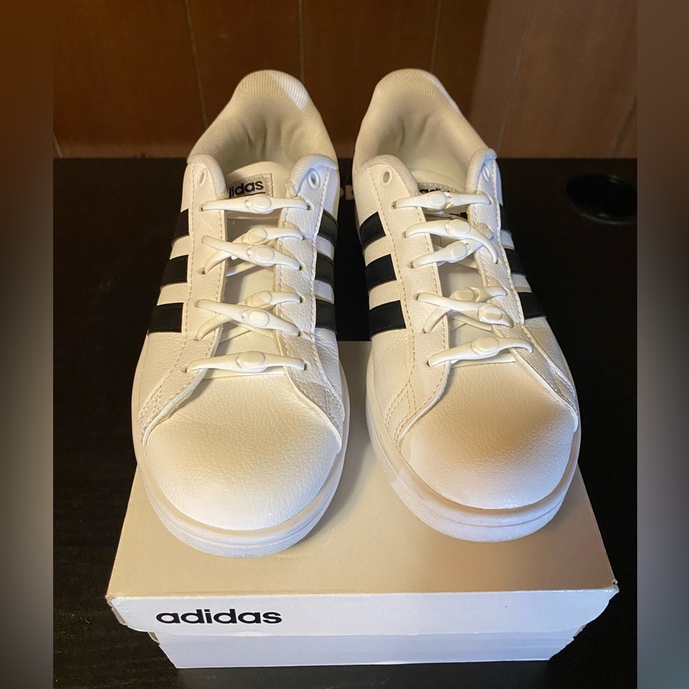 ADIDAS WHITE TENNIS SHOES. Size 5B